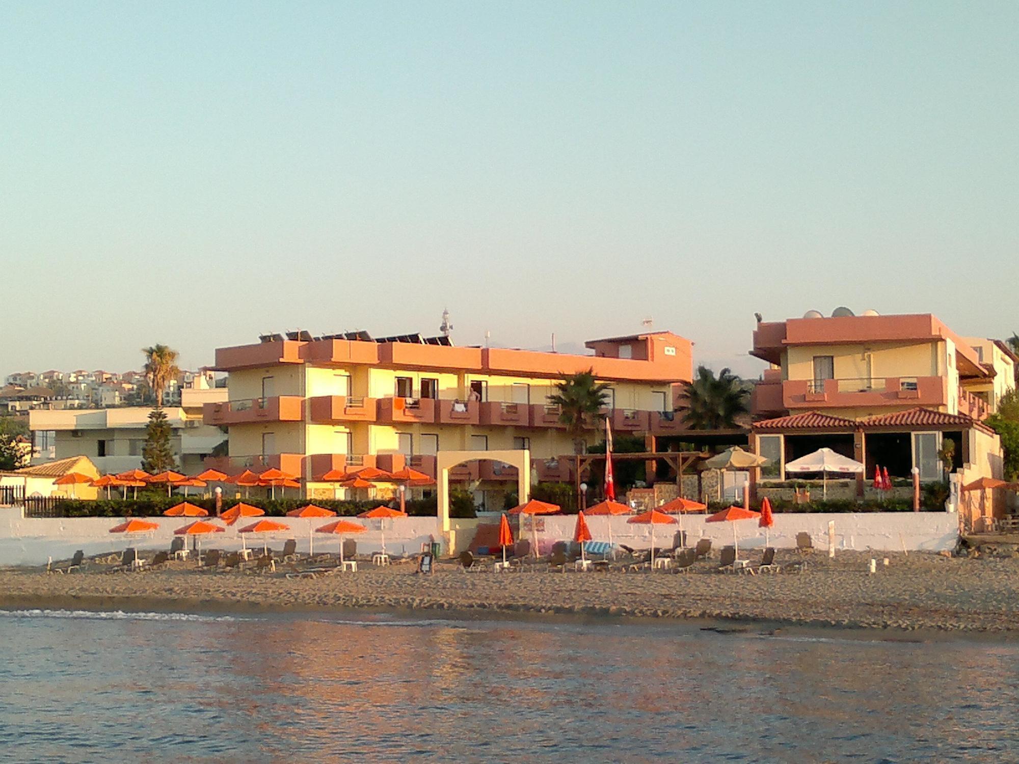 Hotel Haris On The Beach Ajía Marína Kültér fotó