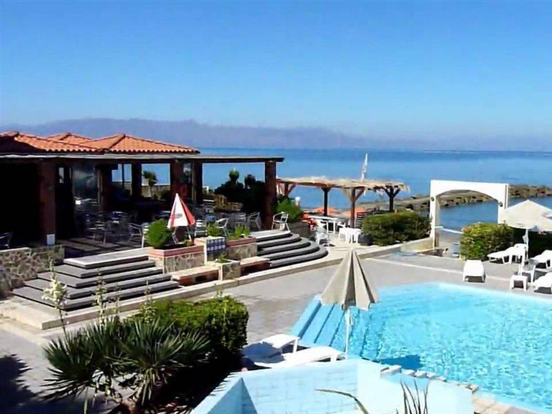 Hotel Haris On The Beach Ajía Marína Kültér fotó