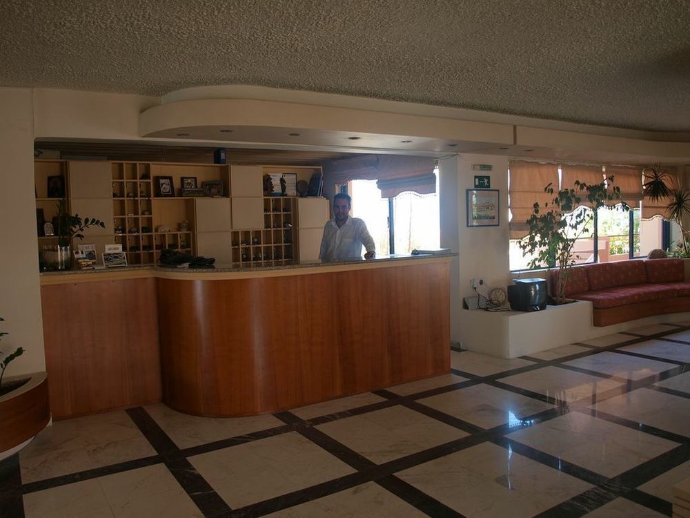Hotel Haris On The Beach Ajía Marína Kültér fotó
