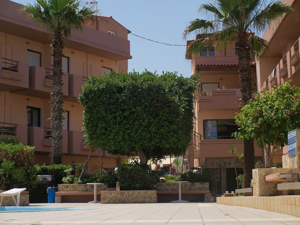 Hotel Haris On The Beach Ajía Marína Kültér fotó