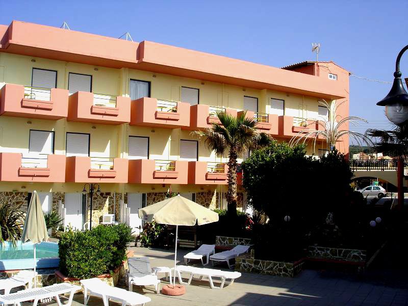 Hotel Haris On The Beach Ajía Marína Kültér fotó